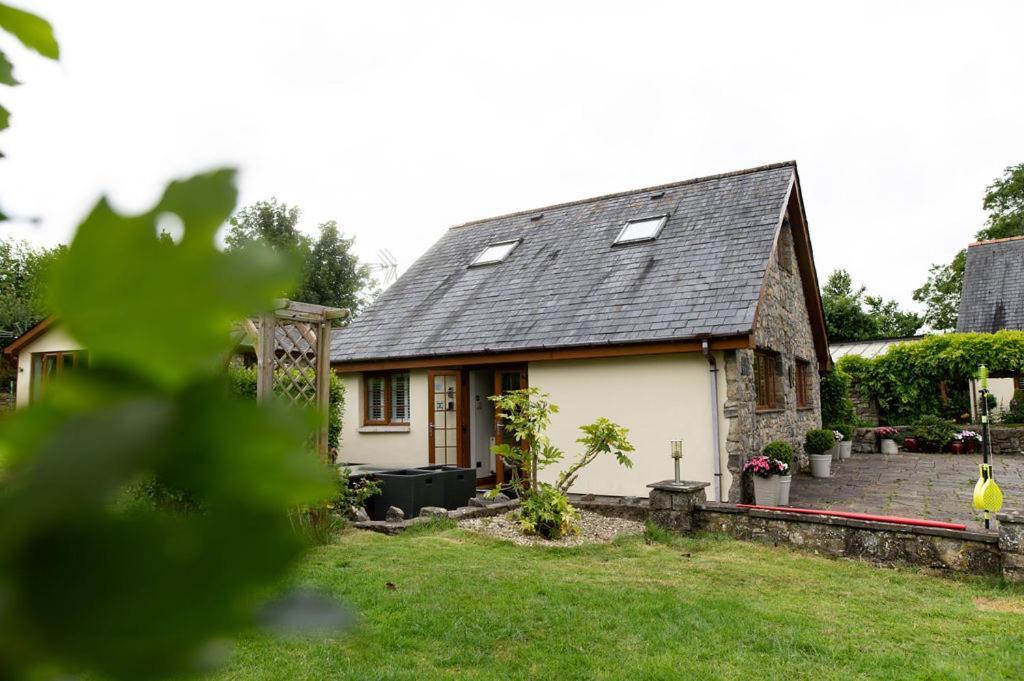 The Anchorage & The Tackleshed Hotel Llancarfan Ruang foto