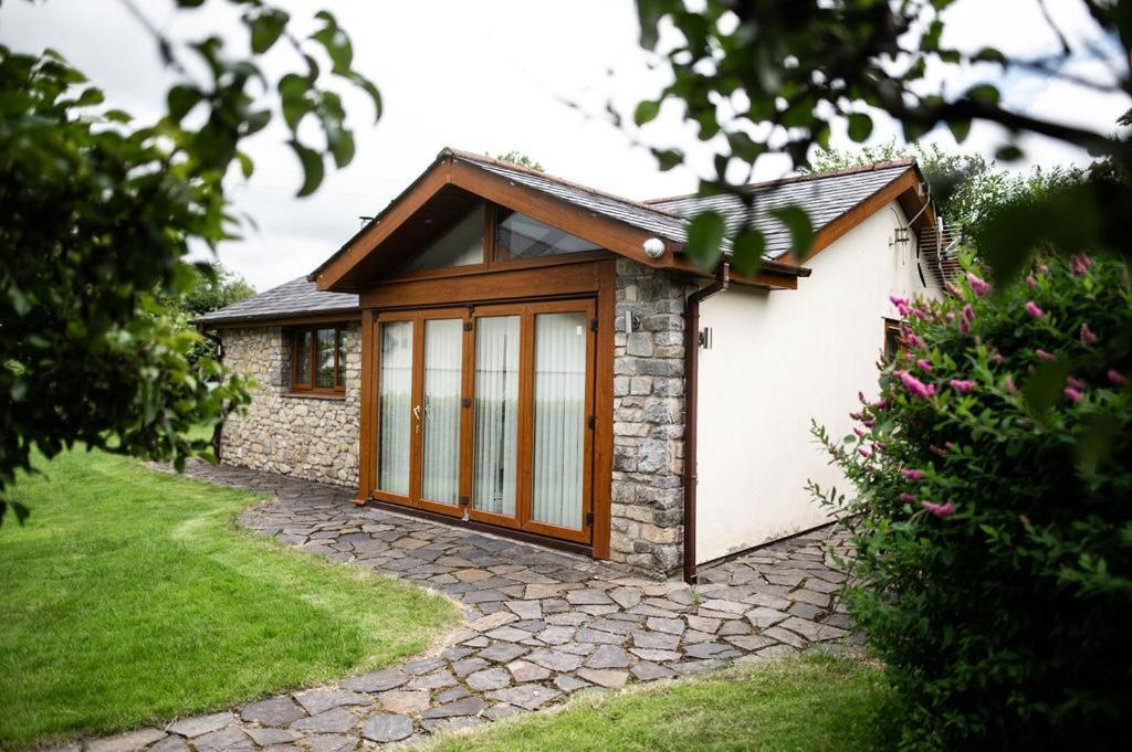 The Anchorage & The Tackleshed Hotel Llancarfan Ruang foto